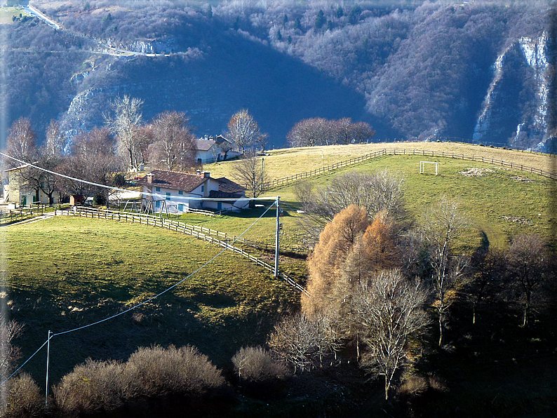 foto Salita al Col Serai e Cima Grappa